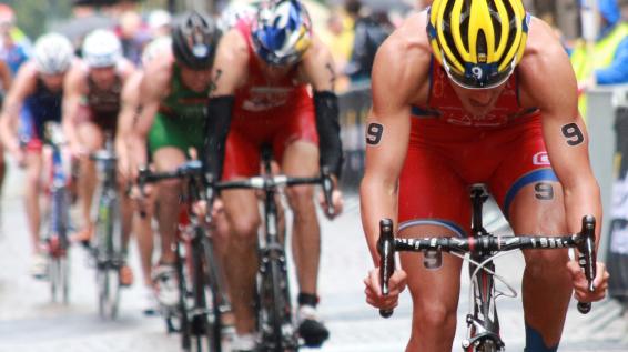 Sachen packen: Die Wettkampf-Checkliste für Triathleten / Bild: iStock / HasseChr