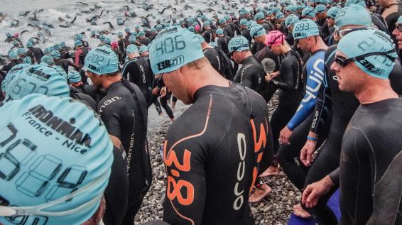 Sachen packen: Die Wettkampf-Checkliste für Triathleten / Bild: iStock / jon11