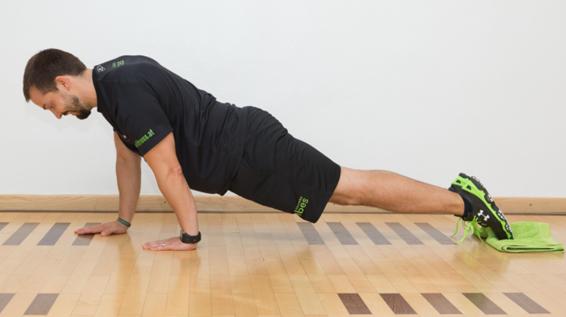 Krafttraining für die Skitour: Plank Crawl / Bild: Thomas Polzer Krafttraining für die Skitour: Plank Crawl / Bild: Thomas Polzer