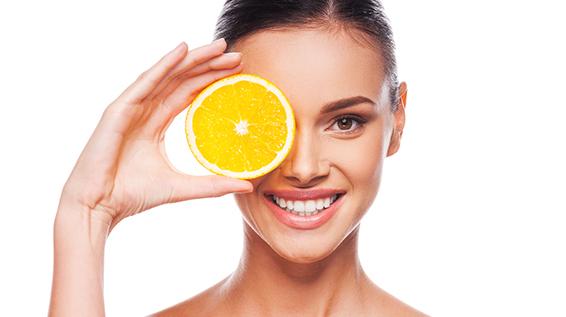 5 positive Effekte von Vitamin C auf deinen Körper / Bild: iStock / g-stockstudio