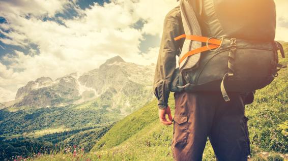 Der sitzt: Worauf du beim Kauf eines Wanderrucksacks achten solltest / Bild: iStock / Everste