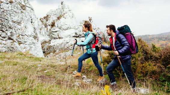 Wanderpartner gesucht? So findest du den perfekten Begleiter für den Berg / Bild: iStock / BartekSzewczyk