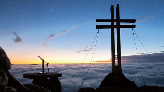 Nebelflucht: 10 Wandertouren mit Sonnengarantie / Bild: Heidi Hotel / Lukas Köfer