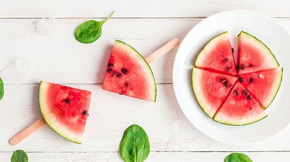 5 positive Effekte von Wassermelone auf deinen Körper / Bild: iStock / Povareshka
