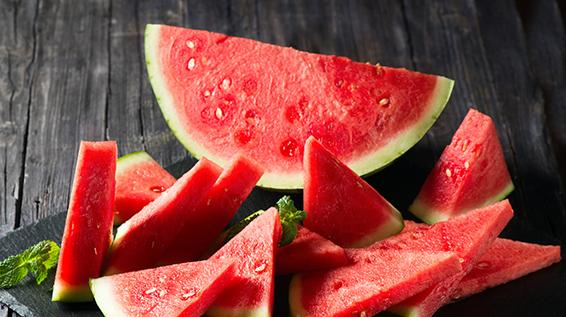 5 positive Effekte von Wassermelone auf deinen Körper / Bild: iStock / Denira777