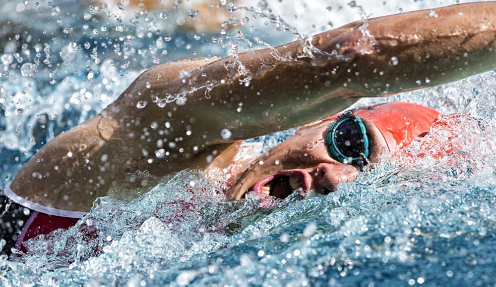 Triathet beim Schwimmen