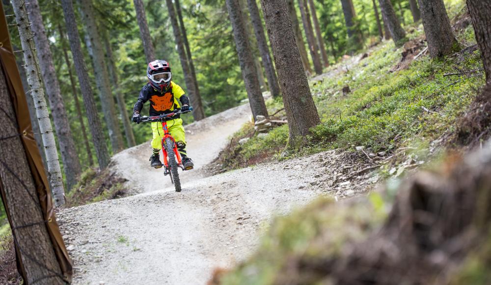 Wie Kinder Mountainbiken lernen