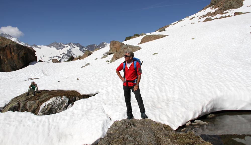 Sicherheitstipps für die Outdoorsaison von Bergsteiger-Legende Peter Habeler