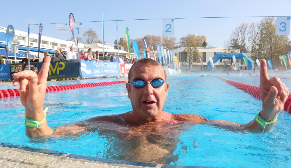 24-Stunden-Schwimmen: Länge um Länge für den guten Zweck