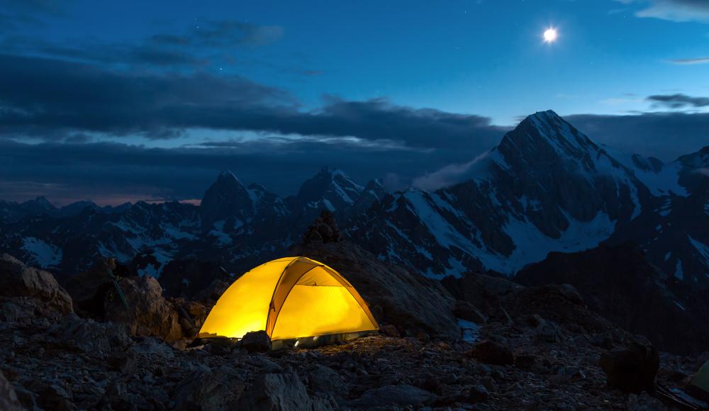 7 ungewöhnliche Möglichkeiten, eine Nacht in den Bergen zu verbringen