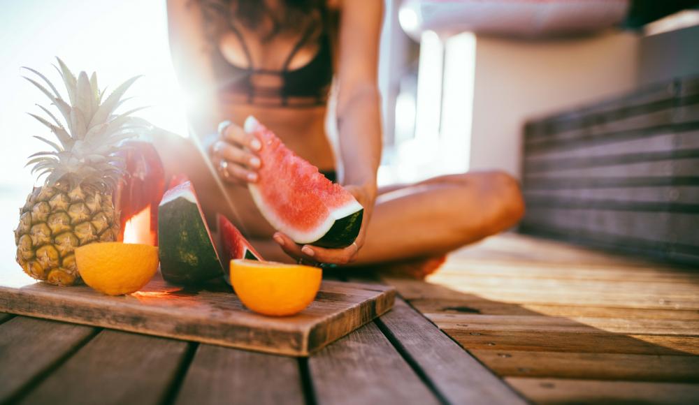 Die richtige Ernährung im Sommer: Kühler Kopf an heißen Tagen