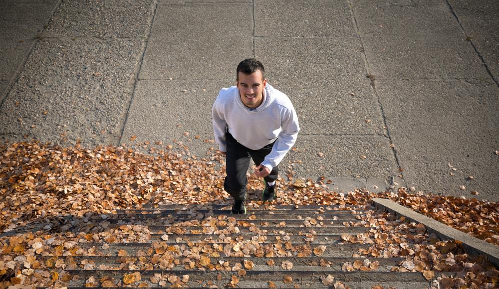 Fit im Vorübergehen: Wie Bewegung im Alltag das Training ergänzt