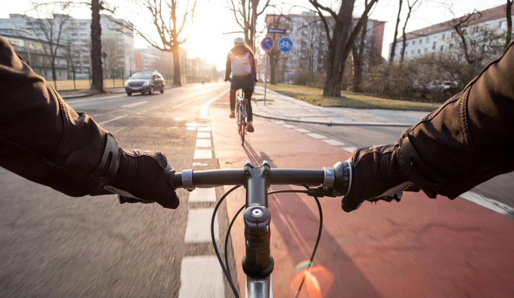 Fit im Vorübergehen: Wie Bewegung im Alltag das Training ergänzt