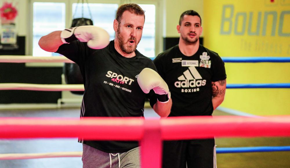 Nader im Boxkampf