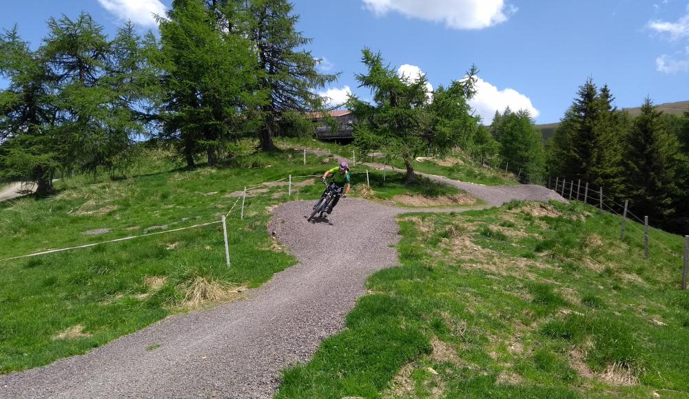 Achterbahn durch die Baustelle: SPORTaktiv testet den (künftig) längsten Flowtrail Europas!