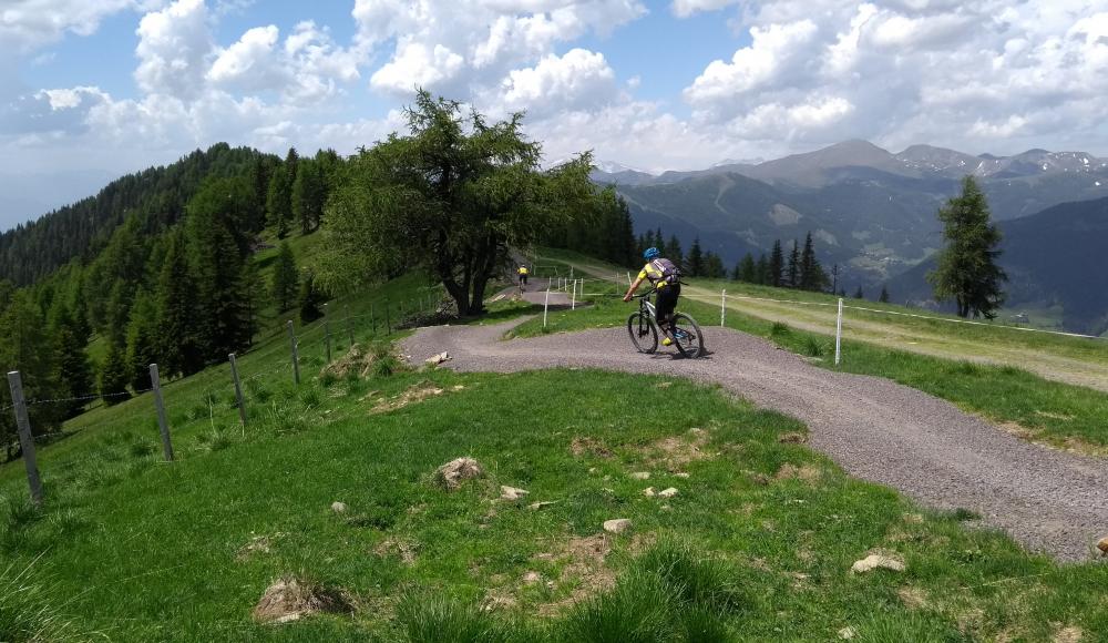 Achterbahn durch die Baustelle: SPORTaktiv testet den (künftig) längsten Flowtrail Europas!