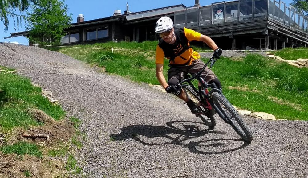 Achterbahn durch die Baustelle: SPORTaktiv testet den (künftig) längsten Flowtrail Europas!