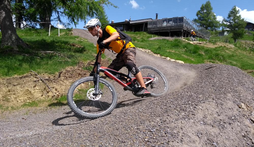 Achterbahn durch die Baustelle: SPORTaktiv testet den (künftig) längsten Flowtrail Europas!