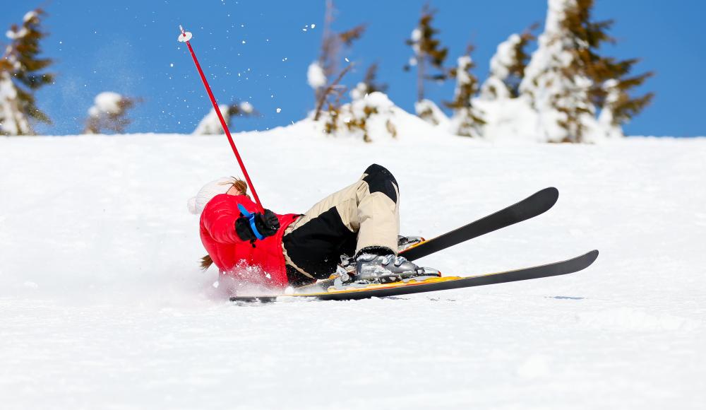 Achtung, Sturzgefahr: 5 Tipps, wie du beim Skifahren richtig fällst