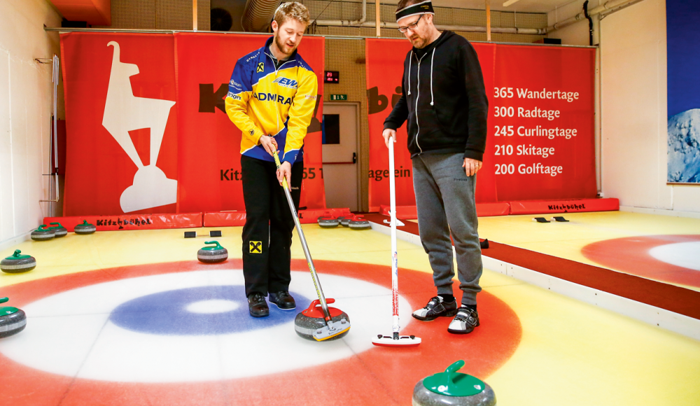 Wir gegen die Stars: SPORTaktiv-Reporter Markus Geisler wagt sich beim Curling aufs Eis