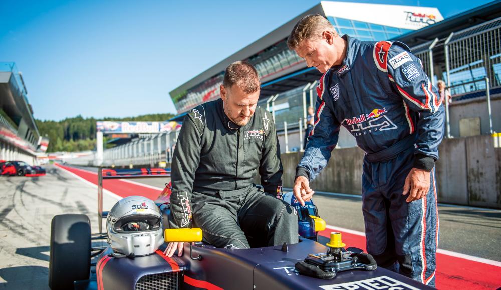 Wir gegen die Stars: im Formel-Rennwagen mit David Coulthard