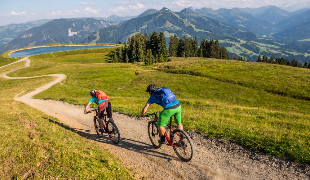 Luft und Liebe: Wie gemeinsames Biken deine Beziehung aufpeppt