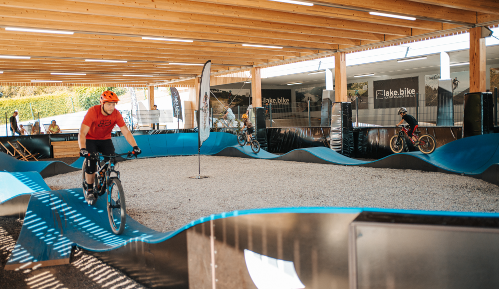 Neu am Faaker See: Erster Kinder-Pumptrack mit Seezugang eröffnet!