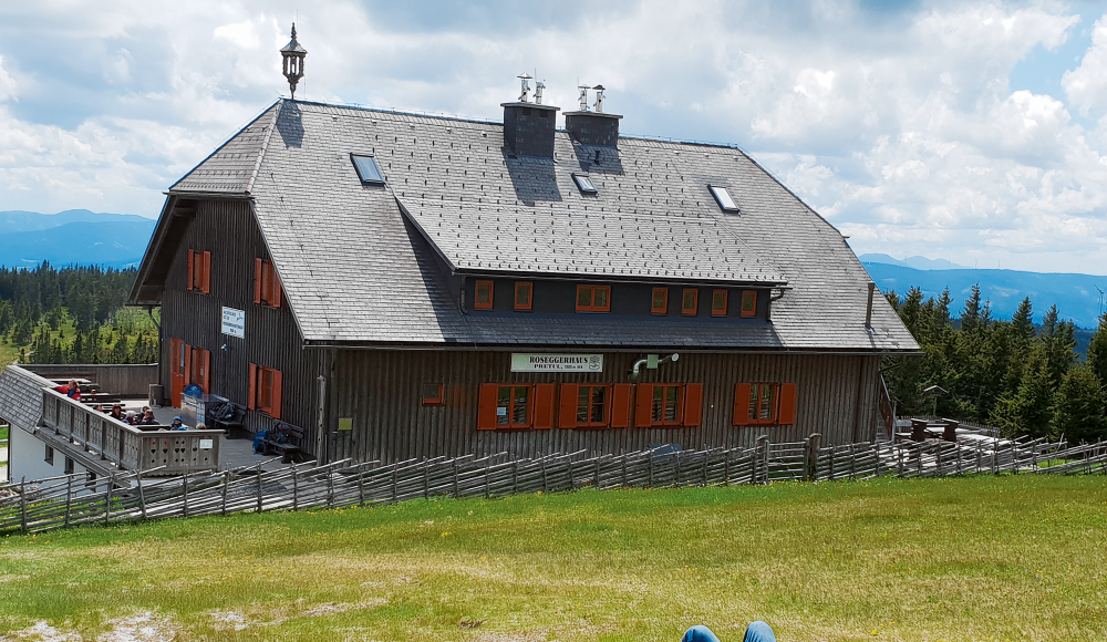 Wiener Melange: Eine bunte Crew betreibt eine Hütte in den steirischen Bergen