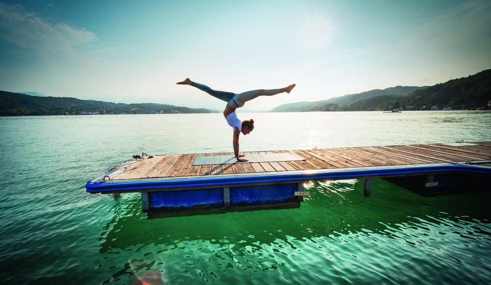 Aktiv am See in Kärnten: mit Board und Yogamatte