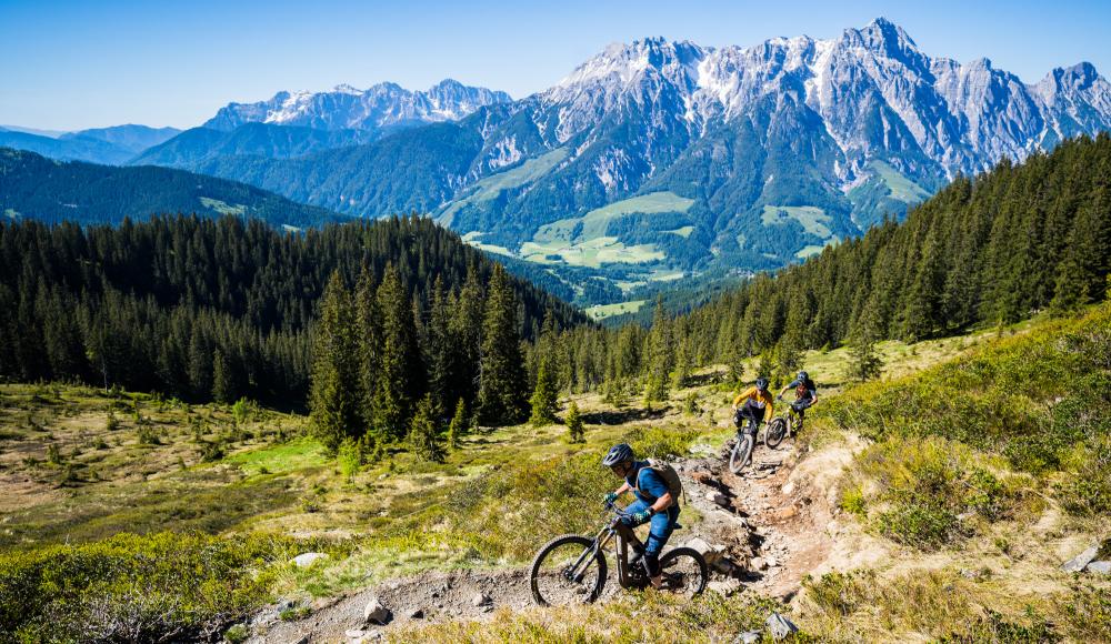 #tuneyourSkiLL: Santa Cruz erobert jetzt Saalbach