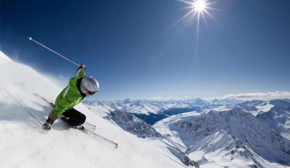 Im Vergleich: Der Unterschied zwischen Tourenski und Alpinski