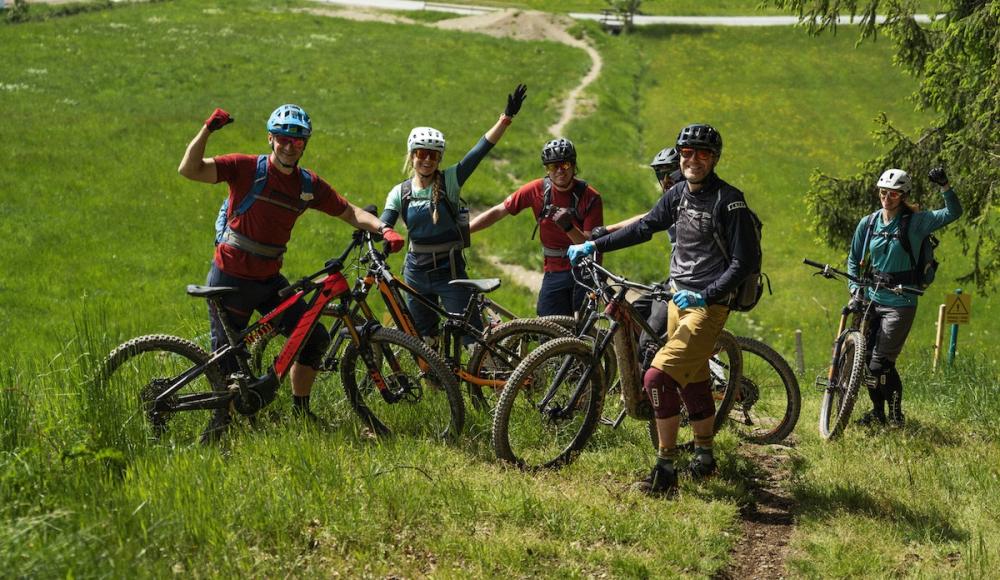 SAAC bietet im Sommer 2022 über 20 kostenlose Bike- und Kletter-Camp Termine