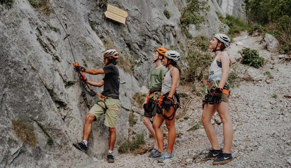 SAAC (snow & alpine awareness camps) bietet im Sommer 2022 über 20 kostenlose Bike- und Kletter-Camp Termine 