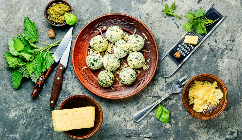 Gesunder Rezepttipp: Brennnessel-Semmelknödel