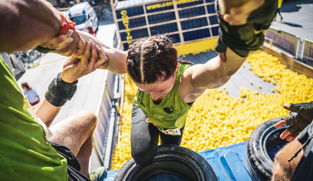 Nur nicht hängen lassen: Obstacle und Dirt Runs sind die Spaßmacher unter den Laufevents