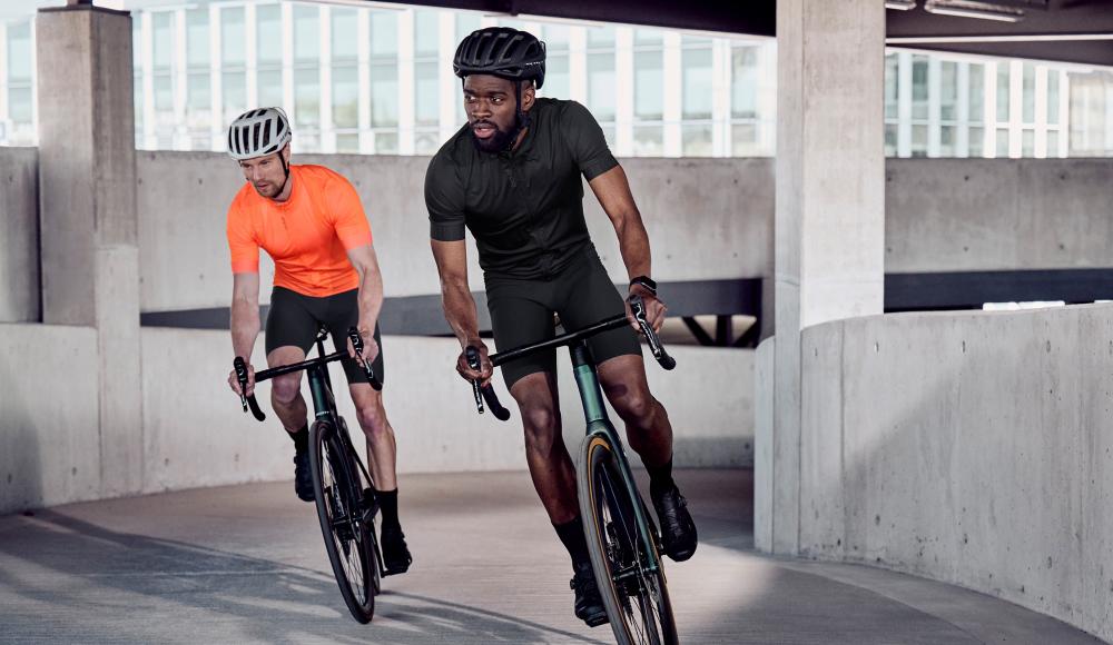 Gewinnspiel: Wir verlosen ein ultraleichtes Radsport-Outfit von ODLO!