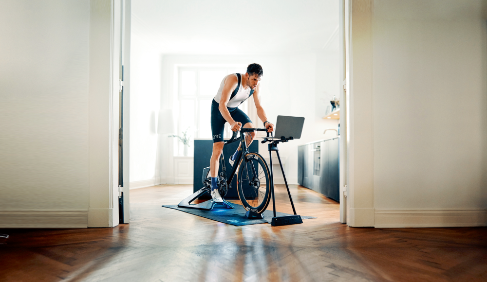 Indoor-Ausdauertraining: Vom Rudergerät bis zum smarten Rollentrainer