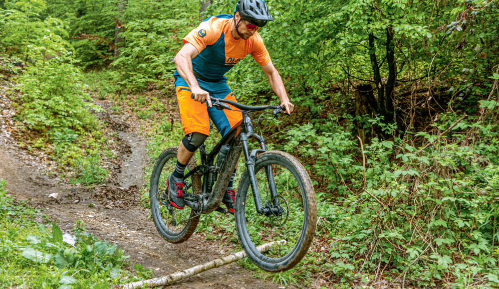 Uphill-Künstler: Fahrtechniktipps für (E-)Bike-Touren auf und zu den Trails