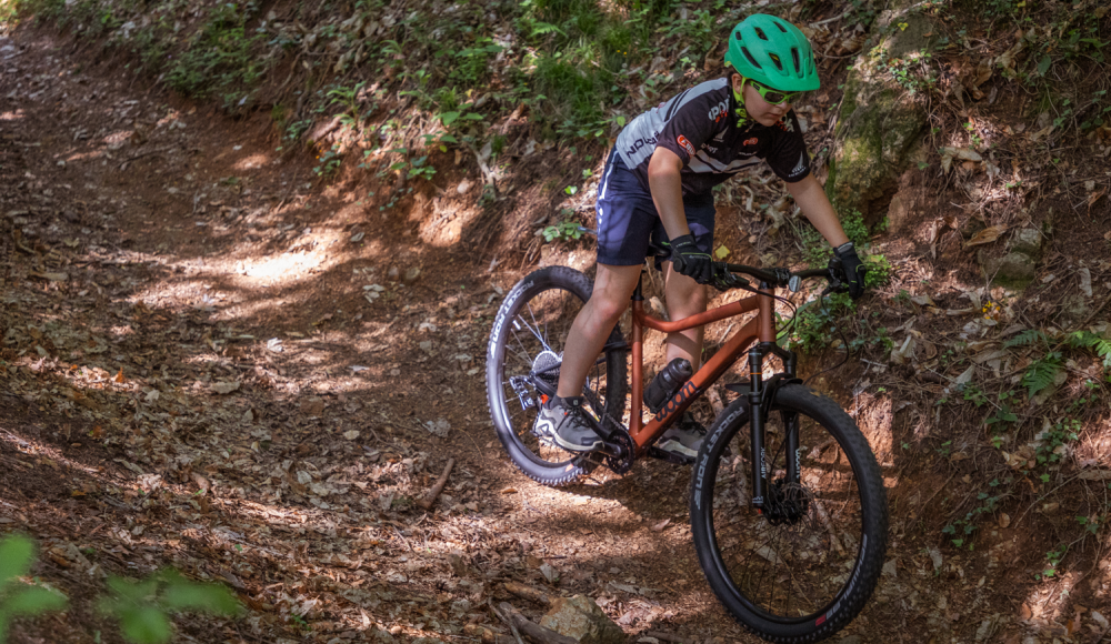 Woom OFF AIR: Federgabel und echte Mountainbike-Technik für den Nachwuchs im SPORTaktiv Test