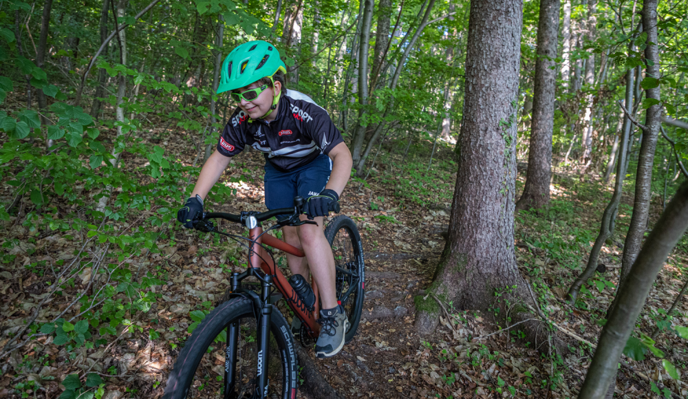 Woom OFF AIR: Federgabel und echte Mountainbike-Technik für den Nachwuchs im SPORTaktiv Test