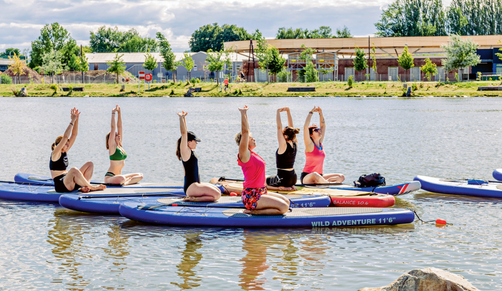 Womit man sich im Sommer am und im Wasser fit halten kann