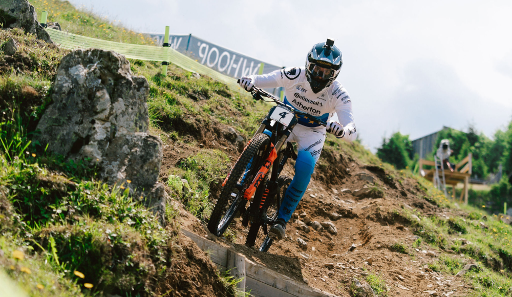 Österreichischer Doppelsieg beim Heimweltcup: Höll und Kolb gewinnen UCI Mountainbike Downhill Weltcup in Leogang 