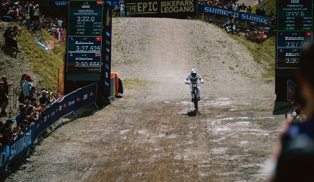 Österreichischer Doppelsieg beim Heimweltcup: Höll und Kolb gewinnen UCI Mountainbike Downhill Weltcup in Leogang 