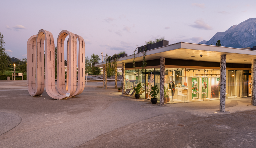 Erlebe die komplette CL Familie im weltweit ersten SWAROVSKI OPTIK Store in Wattens