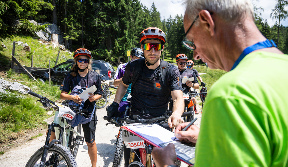 KTM meets Schnitzel: KTM Fahrrad-Team folgte dem Aufruf zur Bosch (e)MTB-Schnitzeljagd!