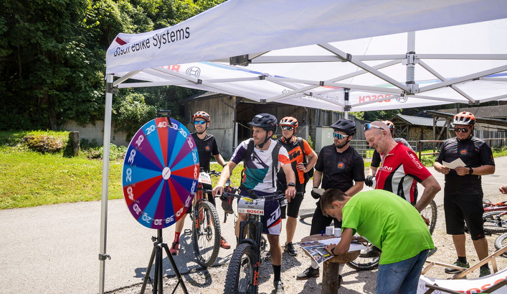 KTM meets Schnitzel: KTM Fahrrad-Team folgte dem Aufruf zur Bosch (e)MTB-Schnitzeljagd!