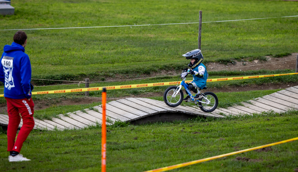 170 Kinder am Start des Mountainbike Rennens in St. Corona am Wechsel