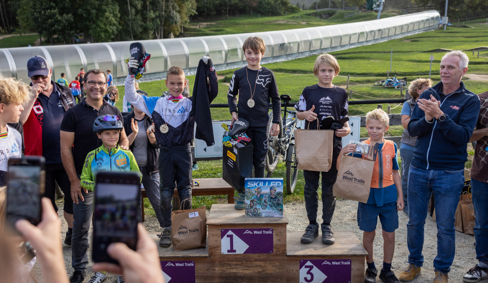 170 Kinder am Start des Mountainbike Rennens in St. Corona am Wechsel