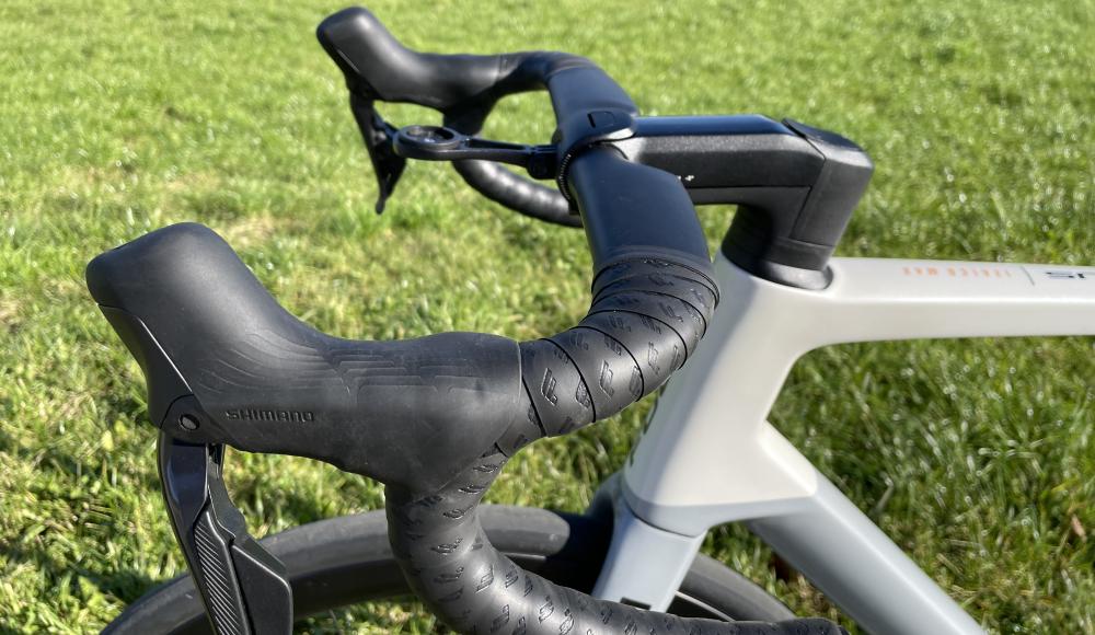 Rakete auf zwei Rädern: das FOCUS IZALCO 9.8 im SPORTaktiv Praxistest