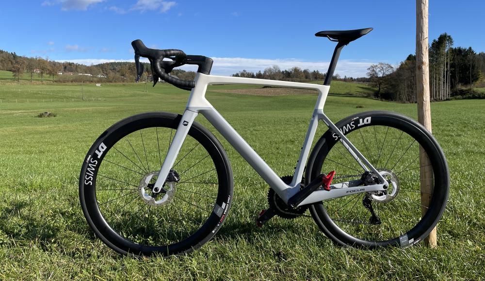 Rakete auf zwei Rädern: das FOCUS IZALCO 9.8 im SPORTaktiv Praxistest